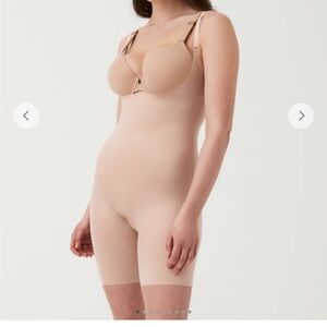 SPANX thinstincks Open-bust mid thigh Bodysuit